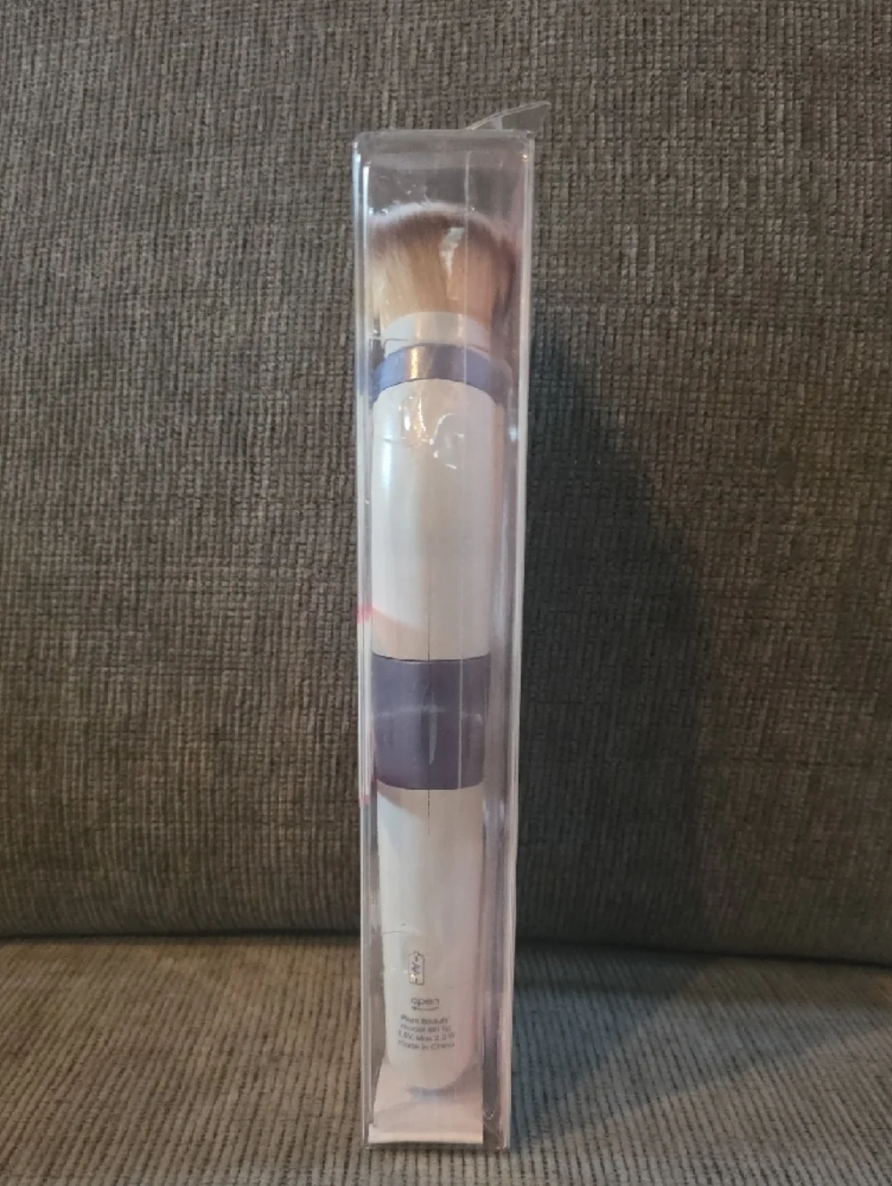 Plum Beauty Auto-Blend Makeup Brush in White, New, AA Battery Included.